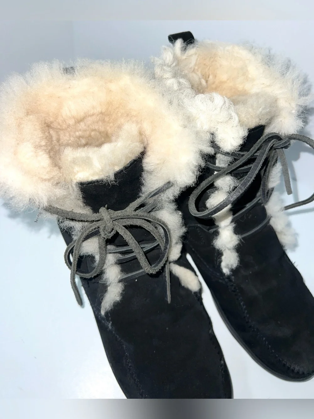 Minnetonka Black Suede Shearling Fur Laced Ankle Boots Women's Size 8 Winter